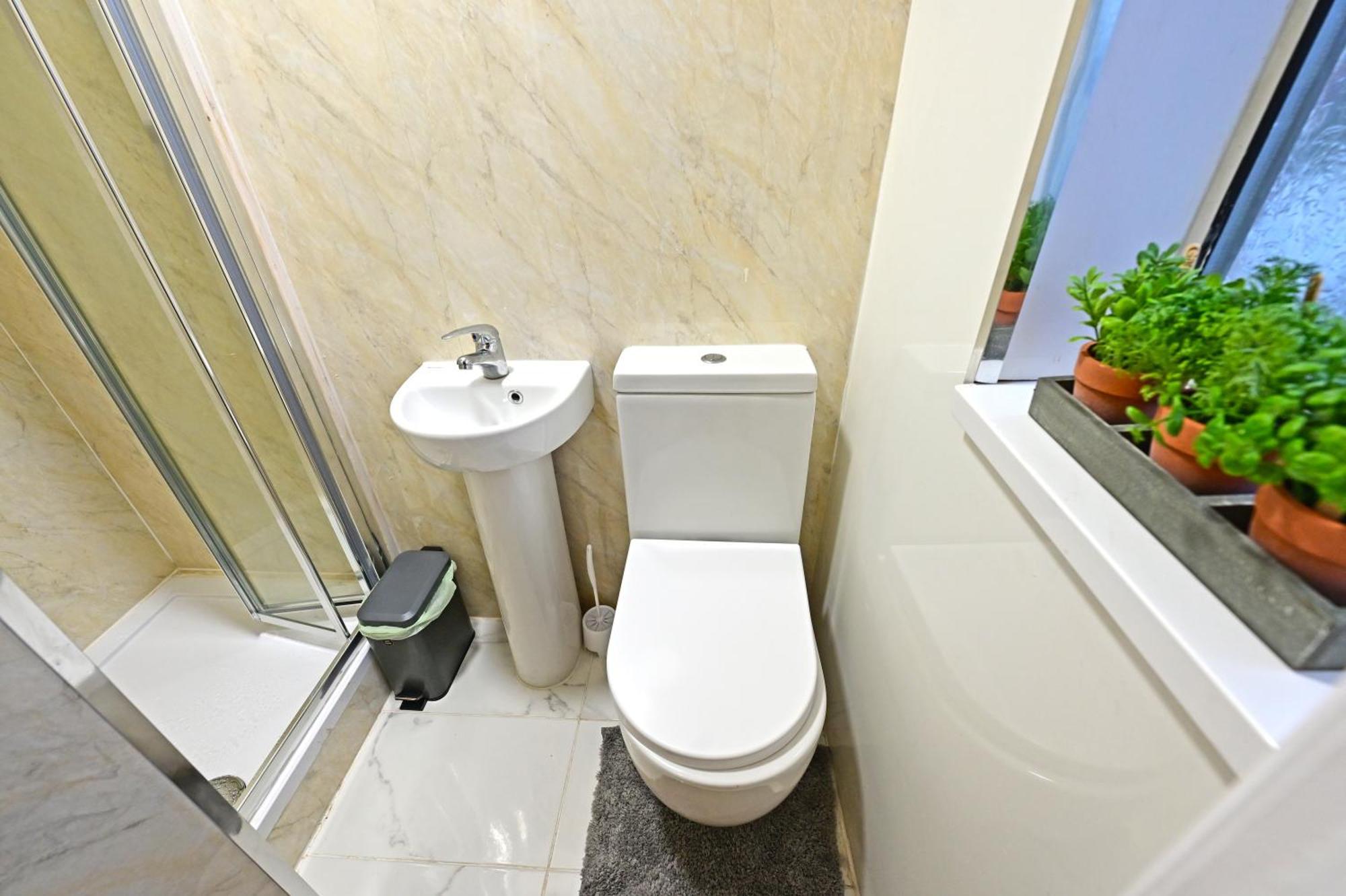 Private Bliss Near Luton Station Apartment Exterior photo