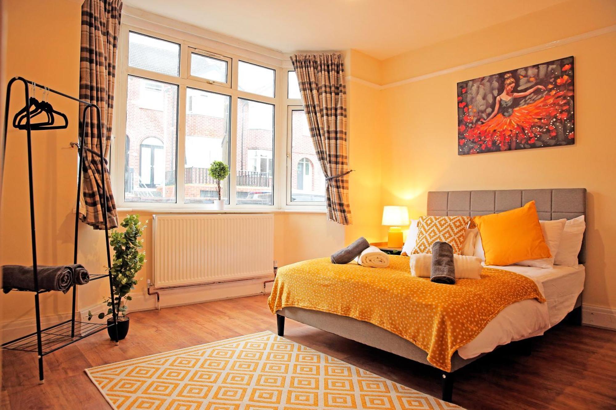 Private Bliss Near Luton Station Apartment Exterior photo