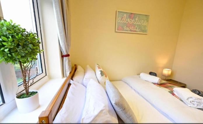 Private Bliss Near Luton Station Apartment Exterior photo